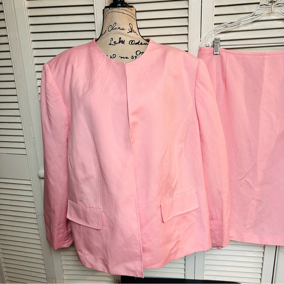 Mix By Tahari Arthur Levine Plus size skirt suit - Picture 2 of 4